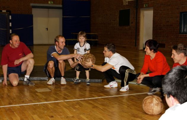 …Der Ball soll oben, der Hintern unten bleiben