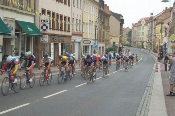 Junioren auf der Steinstraße, Höhe Pchalek-Straße