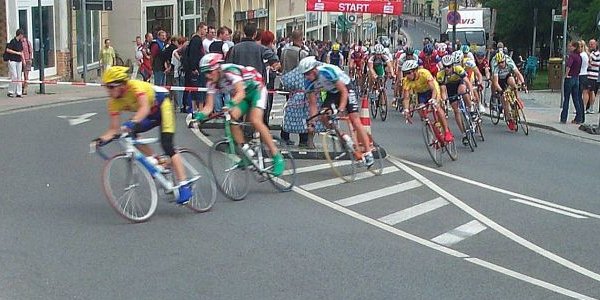 Männerfeld in Kurve 1, Blickrichtung Steinstraße