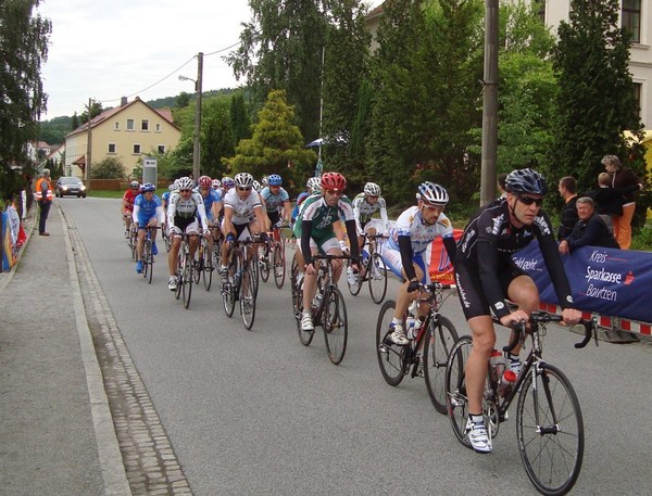 Senioren bei der Zieldurchfahrt