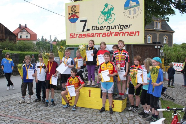 Gruppenbild aller Sieger an den Kinderrennen