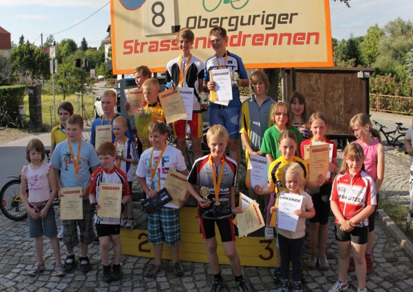 Gruppenbild aller Sieger der Kinderrennen