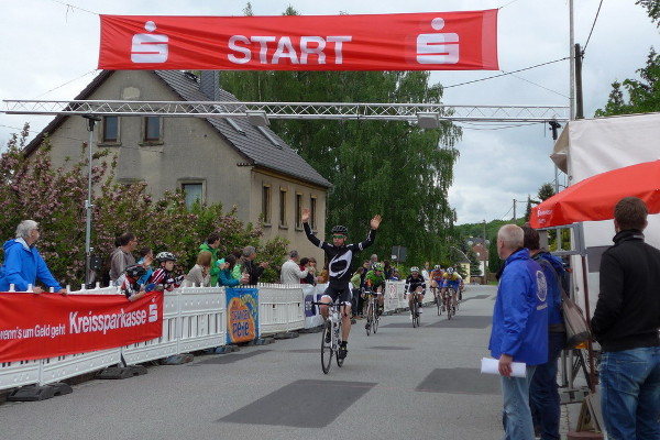 R.6 - Im Ziel Dirk Wettengel vor Erick Weizmamn und M. Hirsch