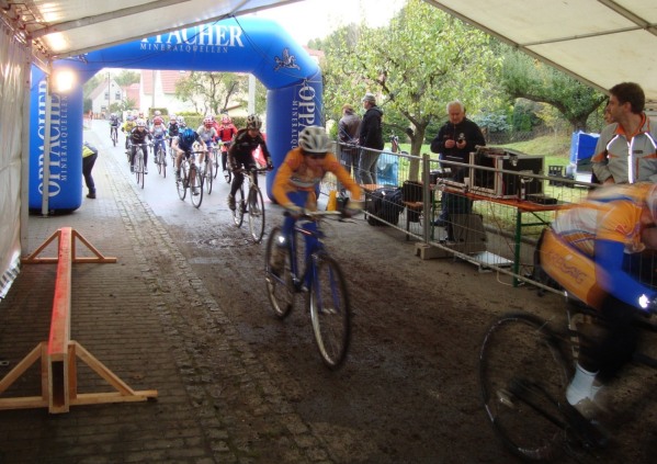 Erste Durchfahrt beim Rennen der Schüler U15