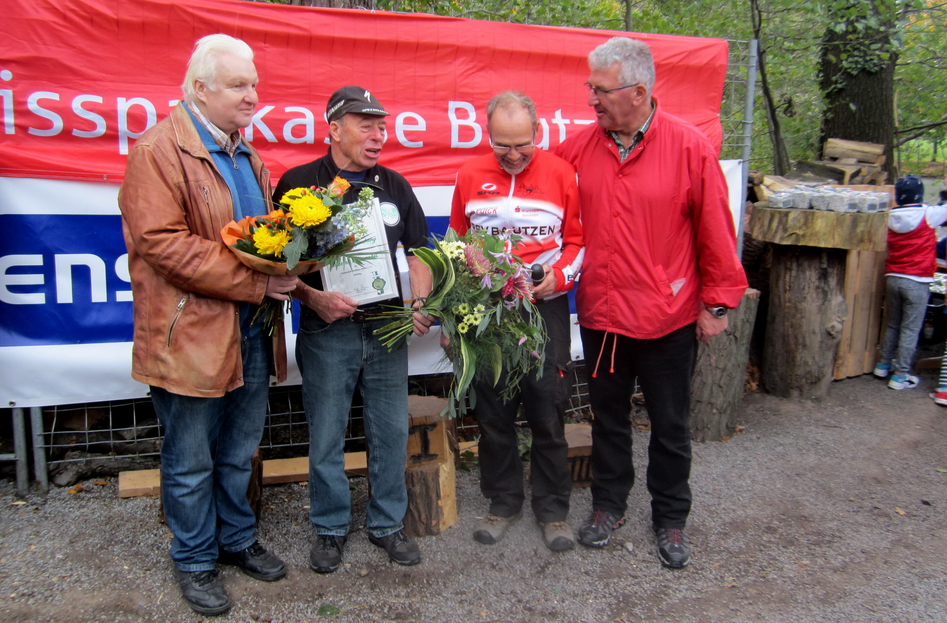  ... Auszeichnung mit der silberenen Ehrennadel des SRB